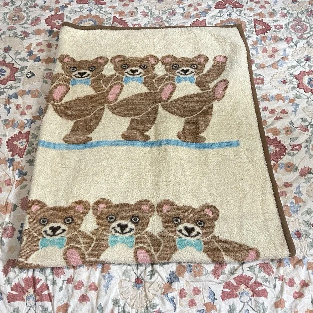 Vintage Biederlack Dancing Teddy Bear Acrylic Blanket Cottage Grandma USA 55x69